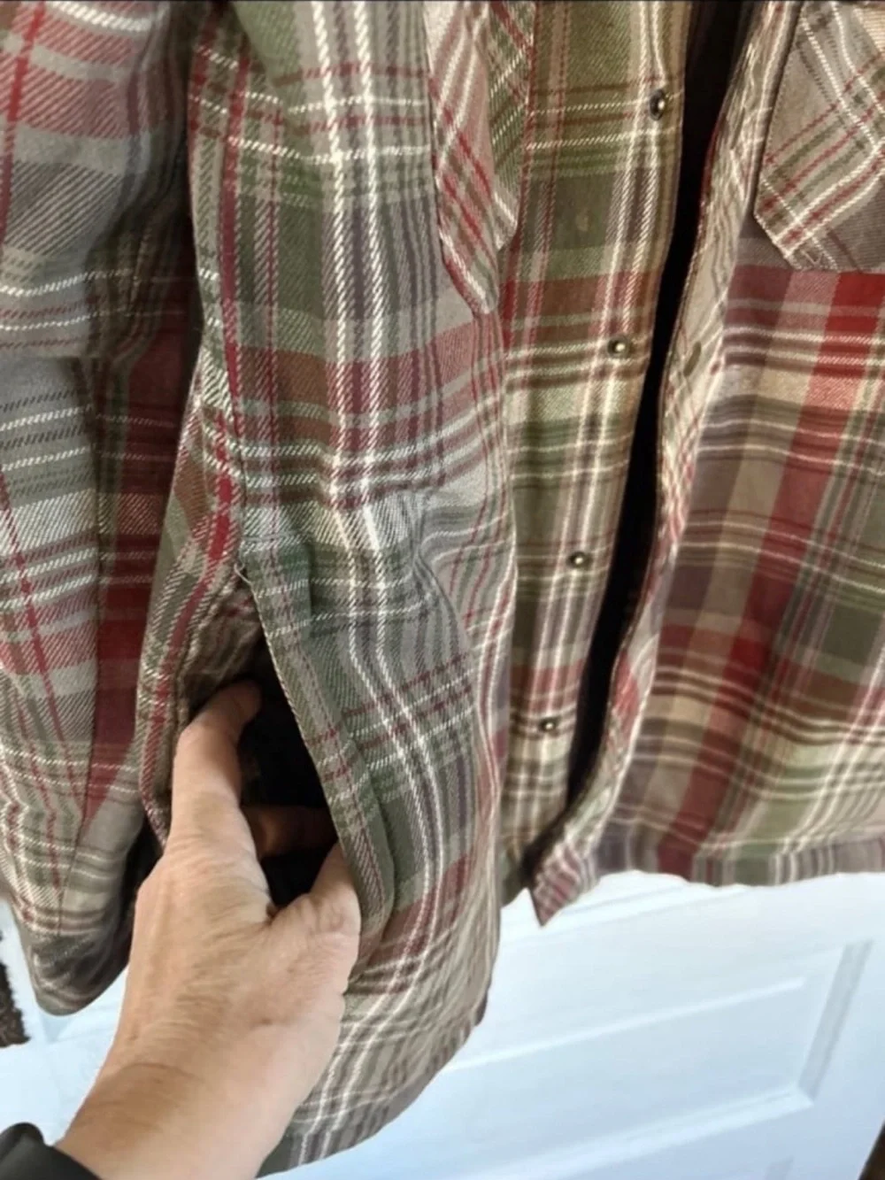 Men's Hooded Flannel Jacket with Quilted Lining and Four Pockets. Size Medium
